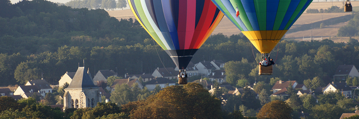 Vol en montgolfière au dessus de la ville d'Etampes Vol en montgolfière au dessus de la ville d'Etampes