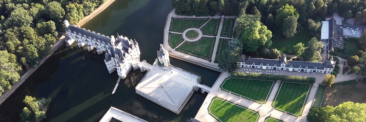 Montgolfière sur les bords de la Loire Montgolfière sur les bords de la Loire